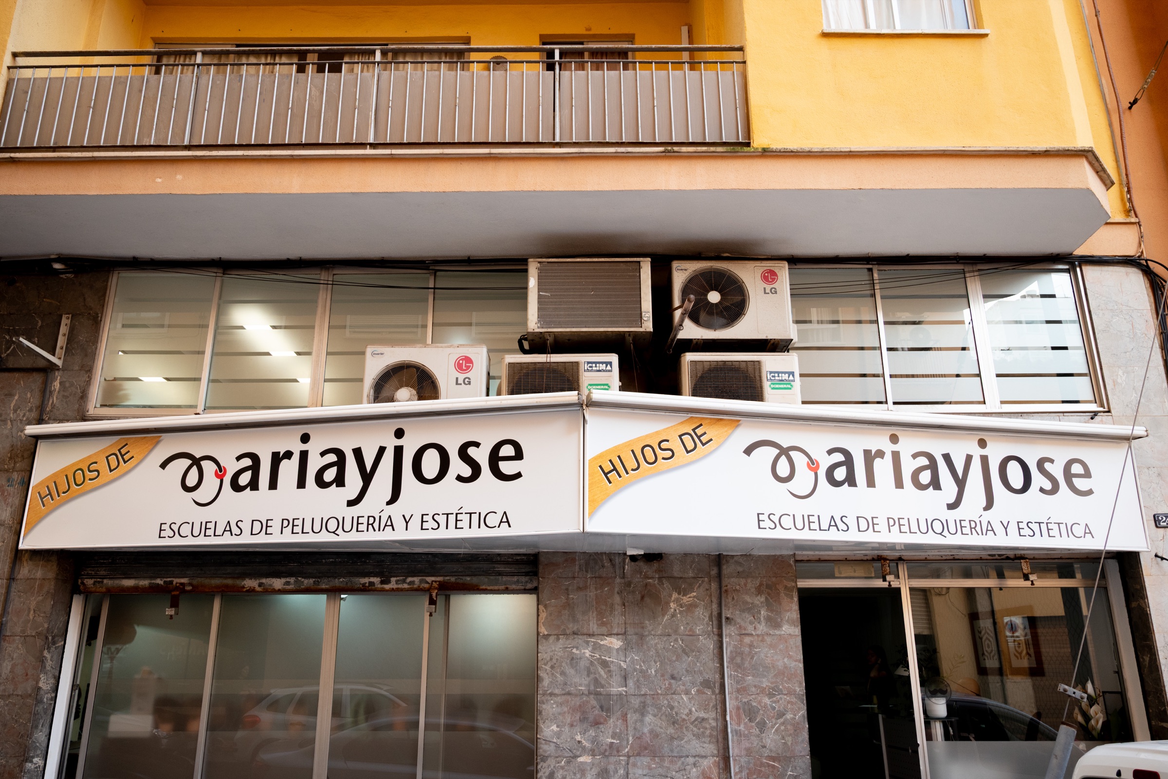 Fachada del centro Maria y José en C/ Joan Pons i Marqués 24